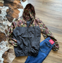 Load image into Gallery viewer, Camo Wind Breaker
