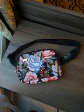 Load image into Gallery viewer, Floral Cross Body Bag
