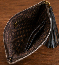 Load image into Gallery viewer, Wristlet
