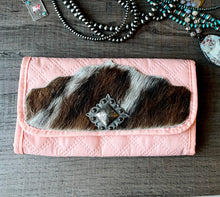 Load image into Gallery viewer, Pink Conch Travel Jewelry Case
