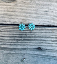 Load image into Gallery viewer, Flower Turquoise Earrings
