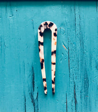 Load image into Gallery viewer, U Shape Hair Stick - Cheetah
